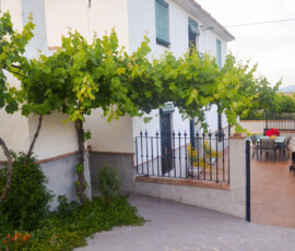 Entrada principal de la Casa Rural Laguna