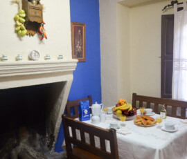 Mesa de la cocina de la Casa Rural Laguna