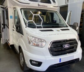 Autocaravana Sol aparcada en el alojamiento rural de la Subbética